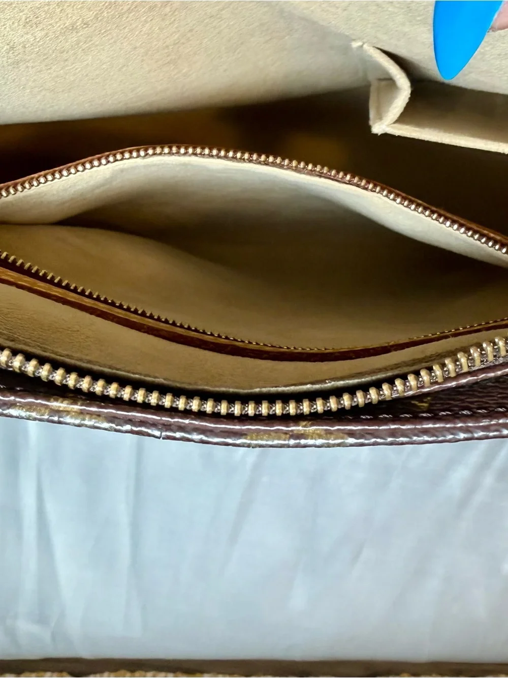 Louis Vuitton Looping MM – Monogram Canvas – Authenticated with LV Dustbag - Picture 14 of 15